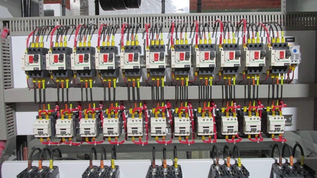 Interior con contactores Schneider Electric — GYTE